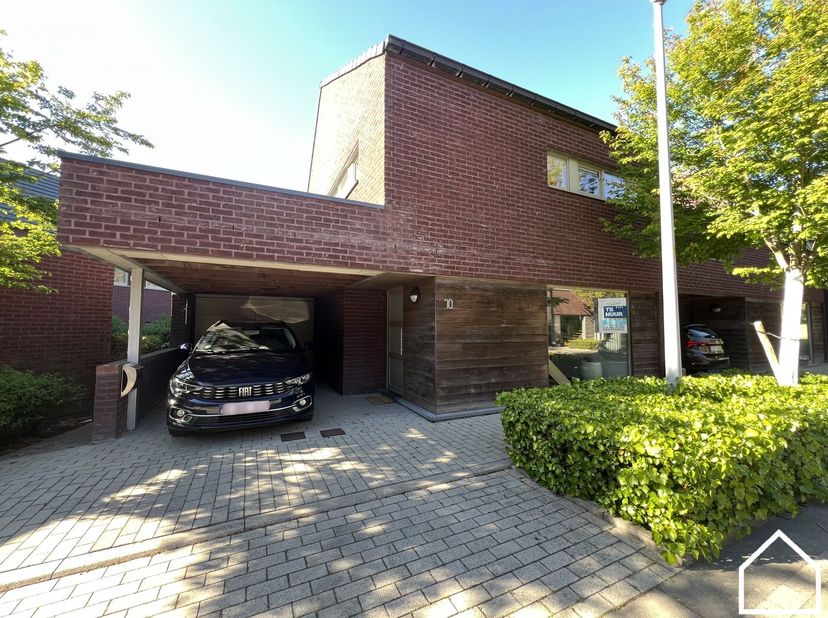 Bent u op zoek naar een comfortabele en volledig instapklare woning op een rustige locatie, zonder in te boeten aan bereikbaarheid en voorzieningen? D