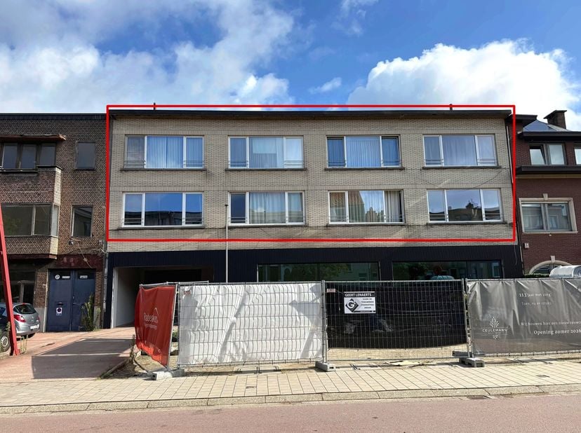 Opbrengsteigendom gelegen in één van de mooiste straten van Merksem op wandelafstand van openbaar vervoer, parken, winkels, ...<br />
<br />
Het gebou