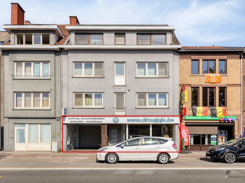 Commercieel vastgoed met winkel, burelen én ruim magazijn – Kempische Steenweg 226, 3500 Hasselt<br />
<br />
Bent u op zoek naar een commercieel ha