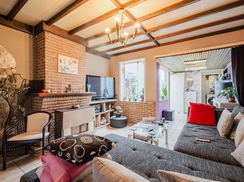 Bent u op zoek naar een woning in Gent (Wondelgem) die u volledig naar eigen smaak kunt inrichten? Dan is dit pand precies wat u zoekt. Met een bruikb