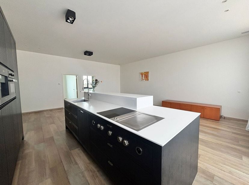 Bedrijfsvastgoed te huur in Lokerenbaan 102,
                    9240 Zele