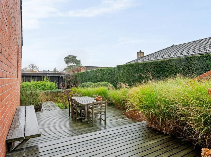 Deze vrijstaande woning bevindt zich op een toplocatie in het groene Kasterlee, in een rustige woonomgeving op een oostgericht perceel van ca. 614 m².