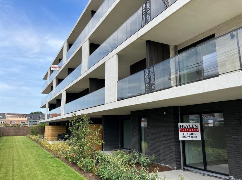 Magnifique appartement BEN comprenant 1 chambre, un espace bureau, une terrasse et une place de parking souterraine<br />
<br />
Situation : Cet app
