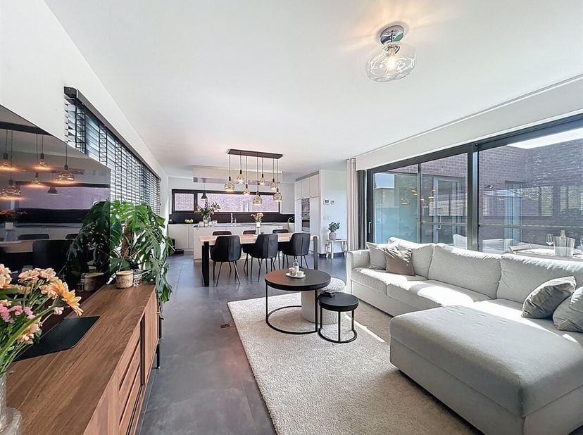 Energiezuinig lichtrijk en instapklaar penthouse met groot privatief zuidterras op toplocatie<br />
Instapklaar en energiezuinig penthouse over de vol