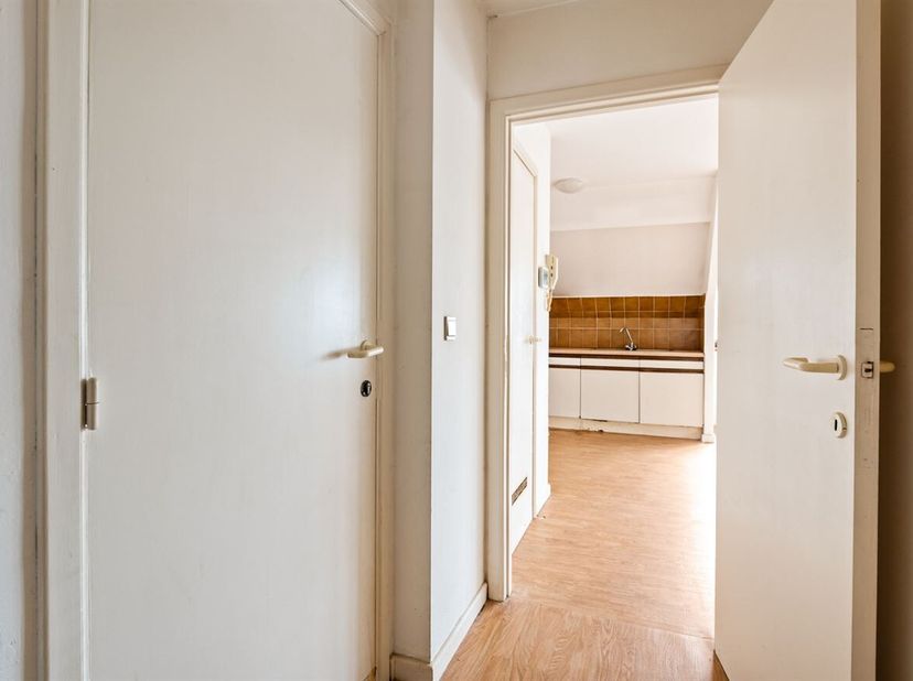 Appartement avec 2 chambres et garage<br />
L'appartement est situé sur une route d'accès facile :<br />
L'appartement est idéalement situé sur une ro
