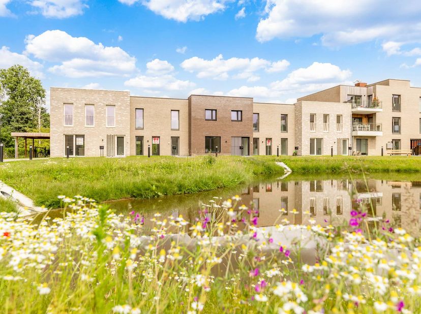 Op de Sint-Truidersteenweg 419A te Sint-Lambrechts-Herk vinden we deze energiezuinige nieuwbouwwoning terug met een bewoonbare opp. van 169 m². Op het