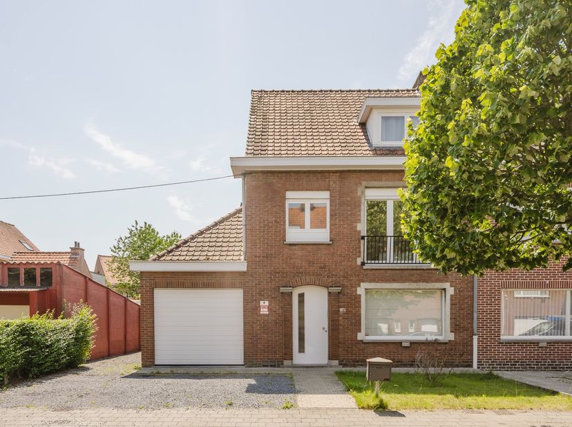 Welkom in oudstrijderslaan 1, Aalbeke!<br />
<br />
Bezoekdagen: vrijdag 17/07 en/of zaterdag 18/07<br />
<br />
Deze&amp;nbsp;instapklare halfopen gezins