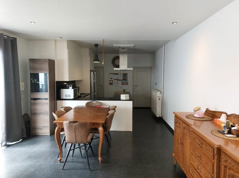 Instapklaar duplexappartement met 3 slaapkamers in het centrum van Herk-de-Stad. Voor meer informatie ga naar: https://www.era.be/nl/te-huur/herk-de-s
