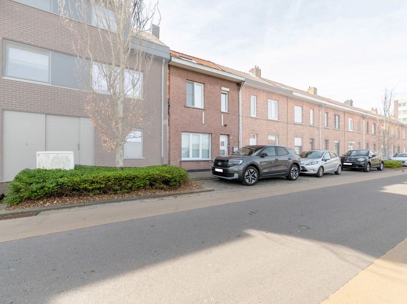 Instapklare B-label woning te Niel.<br />
Deze volledig gerenoveerde woning is instapklaar en combineert comfort met energiezuinigheid.<br />
We betre