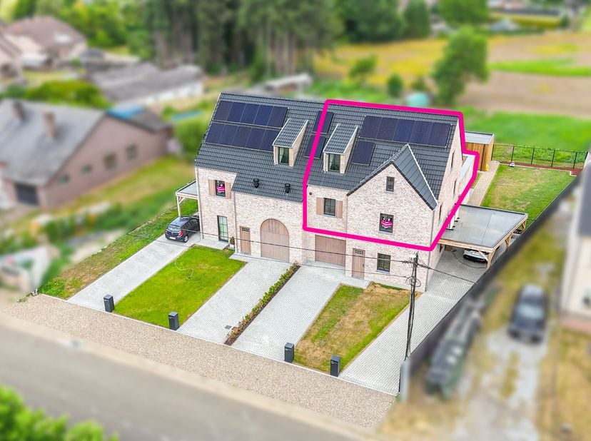 Elke zondag welkom op ons kantoor van 10u-12u voor meer info over de nieuwbouwprojecten!<br />
Appartement 1.2 is het rechter-duplex-appartement en he
