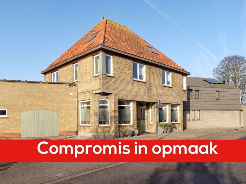 Houtem bij Veurne (Fort 12, Houtem) : Deze karaktervolle woning BJ 1950  vroeger "Café Sportif" - in Houtem-Veurne bevindt zich op een rustige ligging