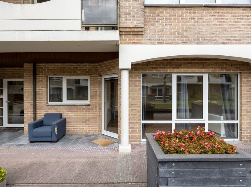 Dit gelijkvloers appartement met 2 slaapkamers bevindt zich in het centrum van Zutendaal. De EPC-waarde bedraagt 359, wat overeenkomt met een label D
