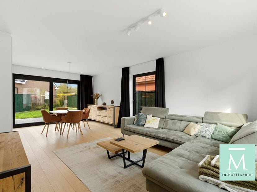 Welkom in deze prachtige moderne woning te Rijmenam, waar stijl en comfort elkaar ontmoeten. Dit aangename gezinshuis biedt alles wat u zich wenst.<br