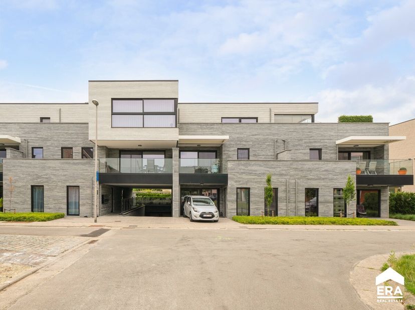 Exclusief penthouse van 157 m² met 2 slaapkamers, prachtige veranda, ruim terras met groenaanleg in hartje Lindelhoeven. Gelegen op de tweede verdiepi