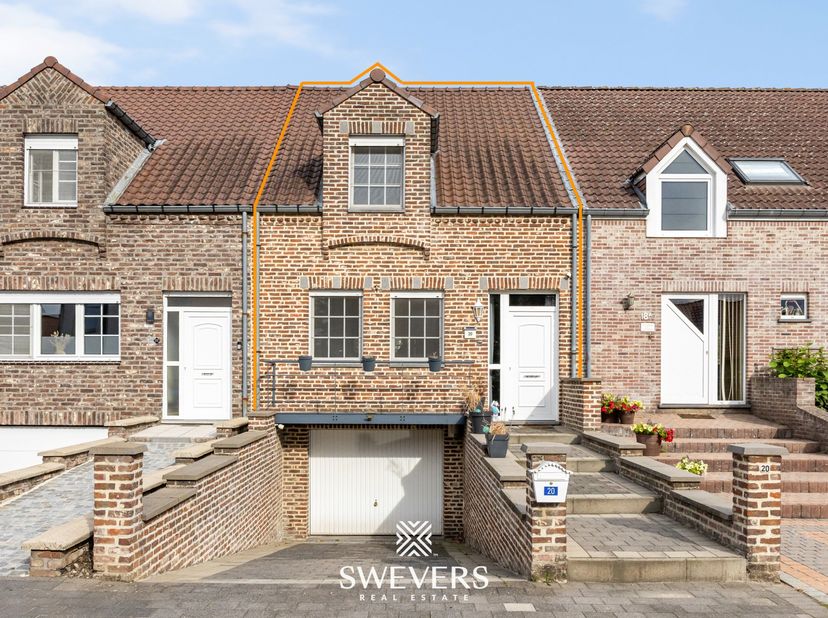 Voor meer info en foto’s, surf naar www.swevers.be – Deze instapklare rijwoning aan de Uikhoverstraat 20 in Maasmechelen biedt met 255 m² bewoonbare o