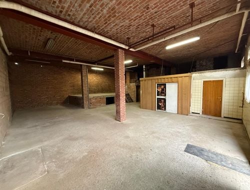                                         Entrepôt sans bureau à louer à Overpelt, € 1.600
