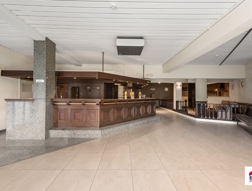                                         Handelsgelijkvloers te koop in Sint-Kruis, € 329.000
