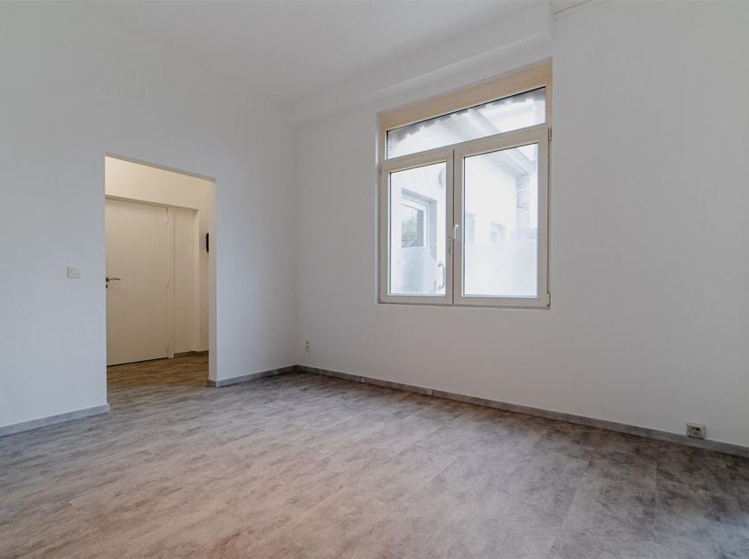 Studio de 28 m² avec jardin privatif composé d’un hall d’entrée, d’un séjour avec cuisine, d’une salle de douche et d’un débarras.<br />
Le logement d