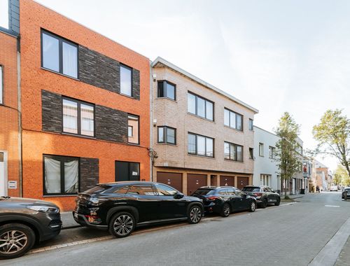                                         Appartement à louer à Merksem, € 950
