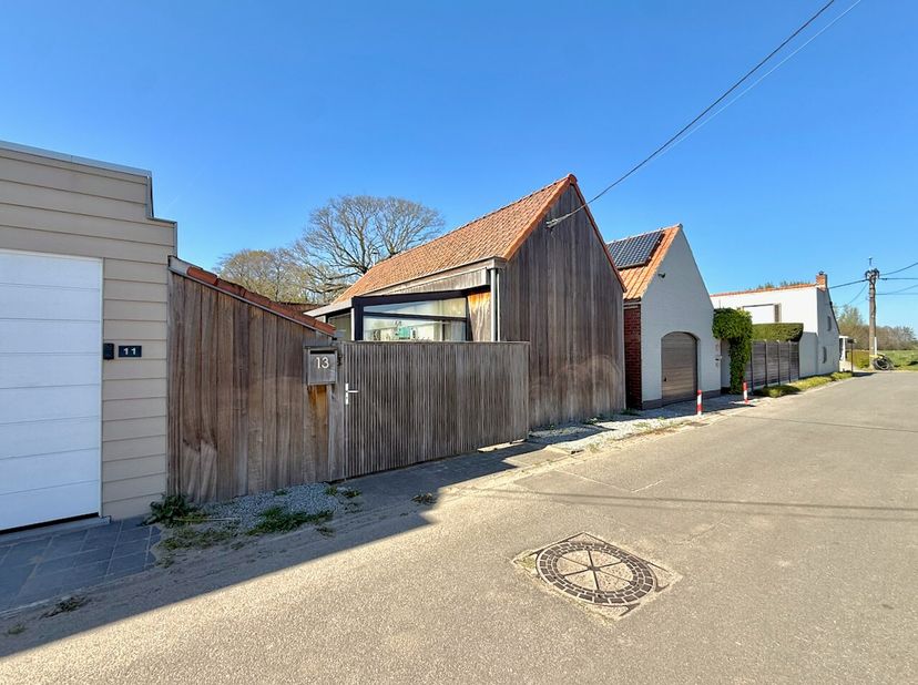 Bent u op zoek naar een betaalbaar alternatief gezien de hogere huurprijzen op vandaag? Dan is deze gezellige woning MET 1 SLAAPKAMER beslist een zeer
