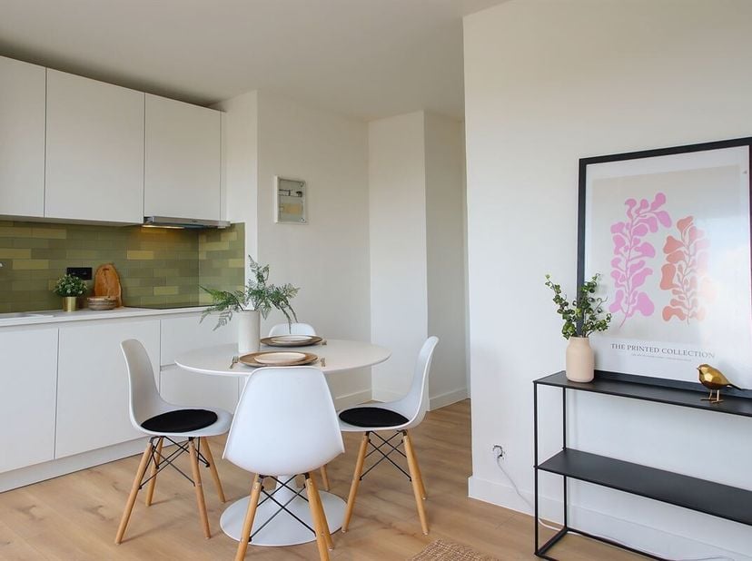 Instapklaar en stijlvol gerenoveerd gelijkvloers appartement op een vlot bereikbare ligging.<br />
Ontdek dit volledig gerenoveerde één-slaapkamerappa