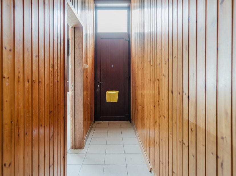 Deze solide&amp;nbsp;rijwoning is gelegen in de Meensesteenweg 39 te Kortrijk en&amp;nbsp;biedt een uitstekende basis voor een grondige&amp;nbsp;renovatie naar ei
