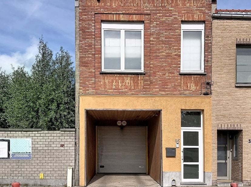 Garage te koop in Vredestraat,
                    8400 Oostende
