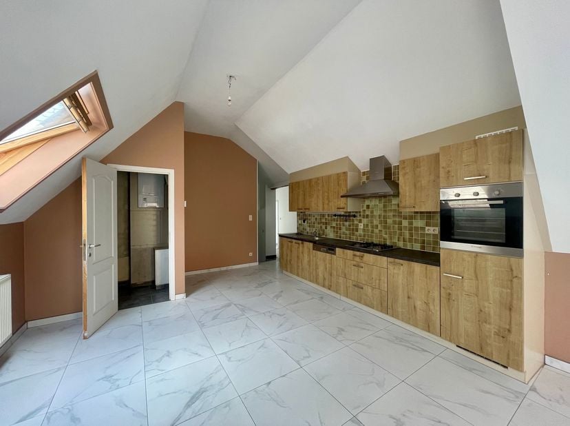 WENS JE GRAAG EEN BEZOEK?: gelieve digitaal een bezoek aan te vragen. <br />
<br />
Deze woning is gelegen in het centrum van Mechelen. Het openbaar