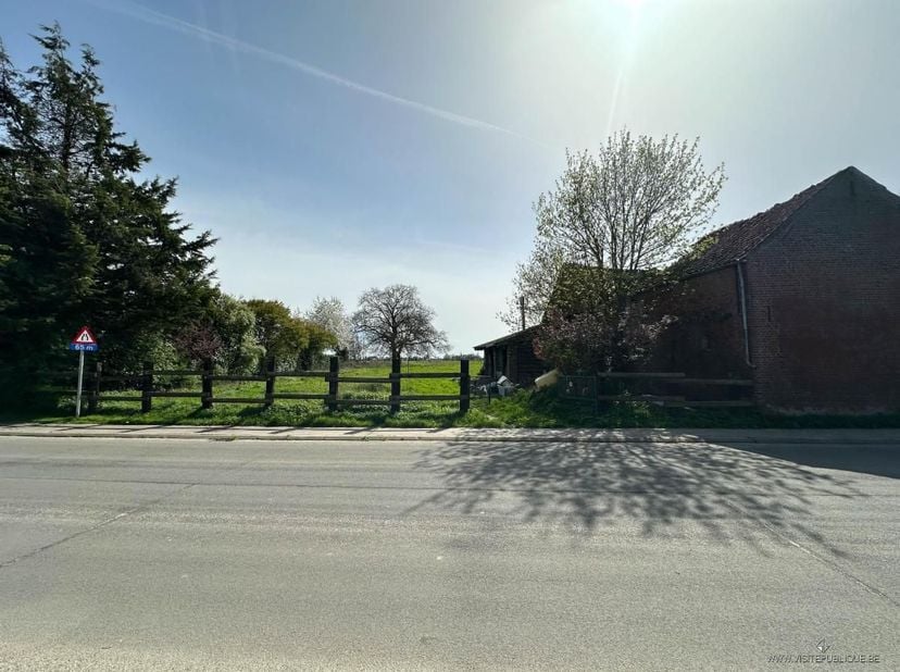 Opportunité à saisir ! Très beau terrain d'une superficie d'environ 21 ares (plan de division définitif à établir), jouissant d'une superbe vue sur la
