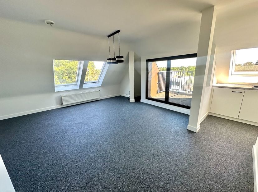 Dit gezellig en gerenoveerd appartement bevindt zich op de derde verdieping van de goed onderhouden residentie ‘Ter Heide’ en combineert hedendaags co