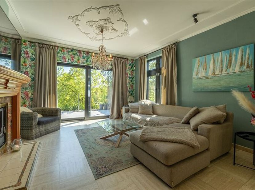Villa classique avec jardin de parc mature sur 2.663 m<br />
Cette villa individuelle à Assent combine un look classique et intemporel avec un jardin