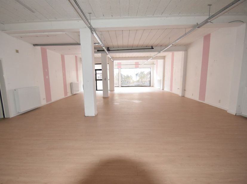 NIEUW: Royaal handelspand (280m²) op een heropgewaardeerde toplocatie in Houthalen-Centrum!<br />
Bent u op zoek naar een commerciële ruimte die klaa