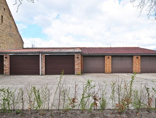                                         Garage à louer à Assebroek, € 80
