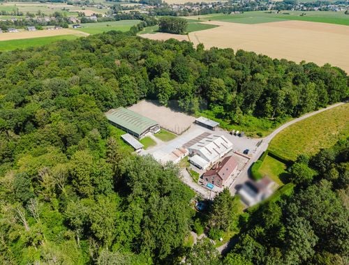                                         Kasteel te koop in Strée, € 790.000
