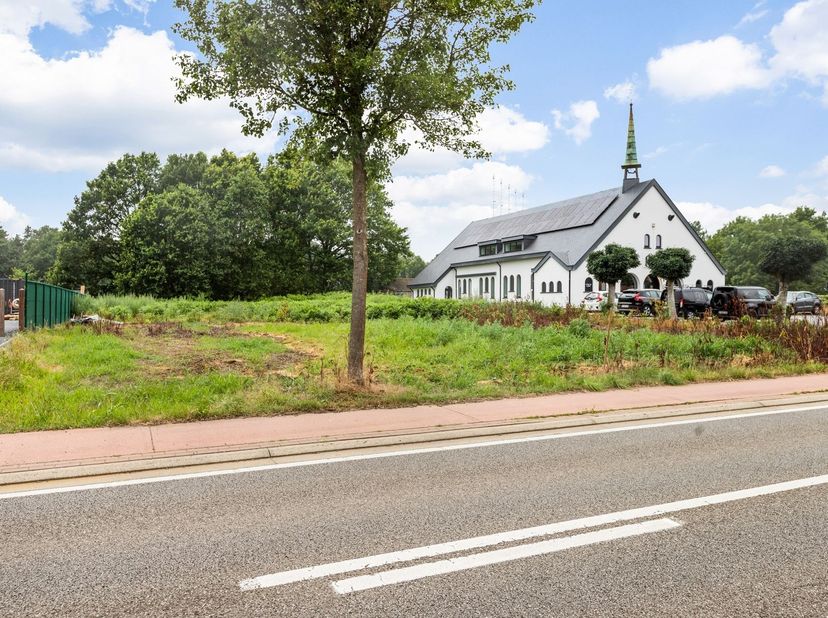 Investeringskans te Lummen: Ontwikkelingsproject van 2 complementaire bouwpercelen (Lot 1 &amp; Lot 2)<br />
<br />
Ligging: <br />
<br />
De ligging