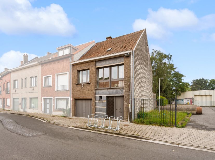 Altro vastgoed verkoopt : Eerste bezoekmoment op vrijdag 19 juni - enkel op afspraak<br />
<br />
Bent u op zoek naar een woning met een stevige basis