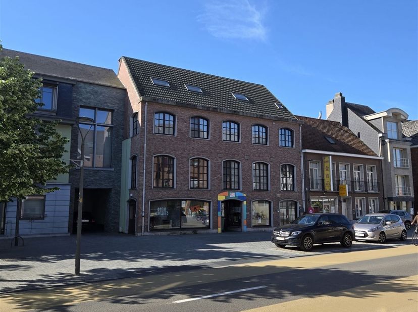 Appartement à louer
                    à 2400 Mol