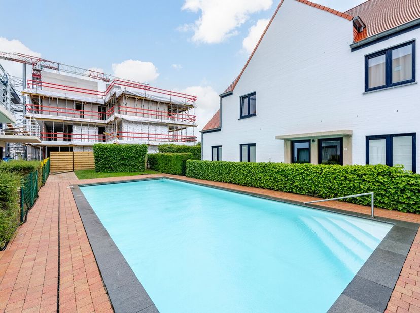 À vendre : appartement bien entretenu au cur de Nieuwpoort, situé sur lAvenue Albert I, à proximité des transports en commun. Cet appartement (constru