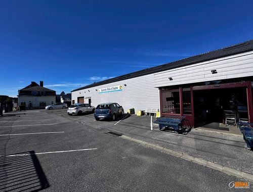                                         Commercieel Gebouw te koop in Biercée, € 575.000
