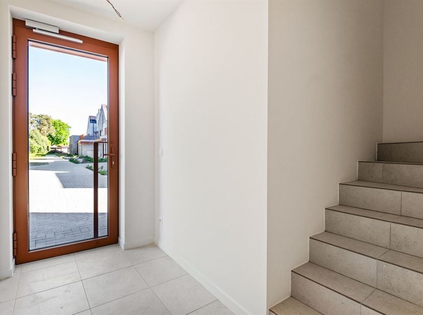 Energiezuinige nieuwbouwwoning met 3 slaapkamers, ruime tuin en zonneterras te Olen<br />
Bent u op zoek naar een stijlvolle nieuwbouwwoning die ruimt