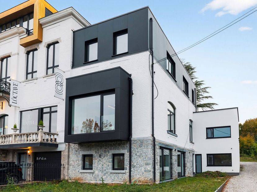 PROFONDEVILLE  Idéalement bien situé, proche des commodités, APPARTEMENT NEUF (2CH/1SDB ) de 113 m² avec jardinet. Situé au rez-de-chaussée d'une peti