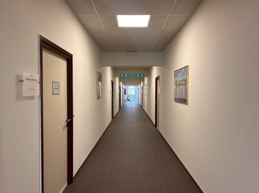 Bien professionnel à louer
                    à 9031 Drongen