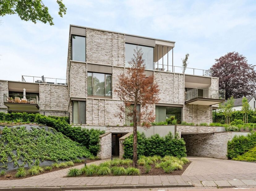 Architecturaal, luxueus en groen wonen in het centrum van Genk.<br />
In project De Groene Heuvel woont u luxueus, rustig en groen, terwijl het centru
