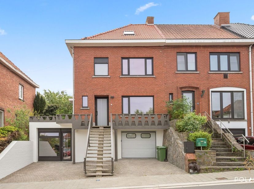 Deze charmante 3-gevelwoning is uitstekend gelegen in het gegeerde Heverlee, op een toplocatie vlak bij de Abdij van Park, Sportoase, het centrum van