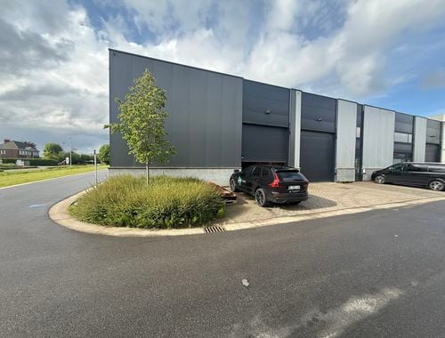                                         Bedrijfsgebouw te huur in Wielsbeke, € 2.440
