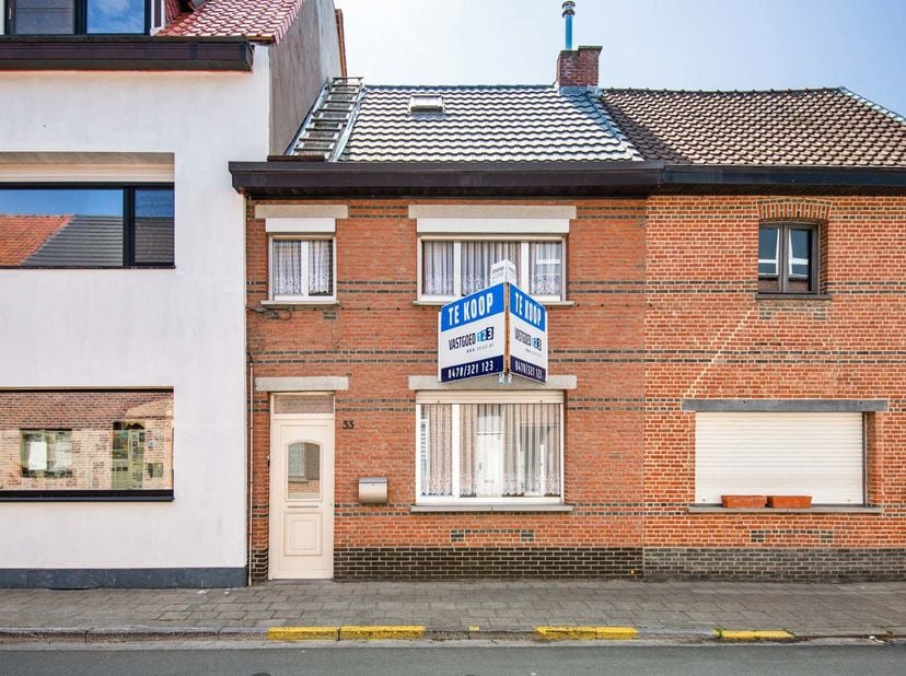 Karaktervolle rijwoning met veel potentieel nabij het centrum van Niel<br />
<br />
Ben je op zoek naar een gezellige woning op een toplocatie waar je