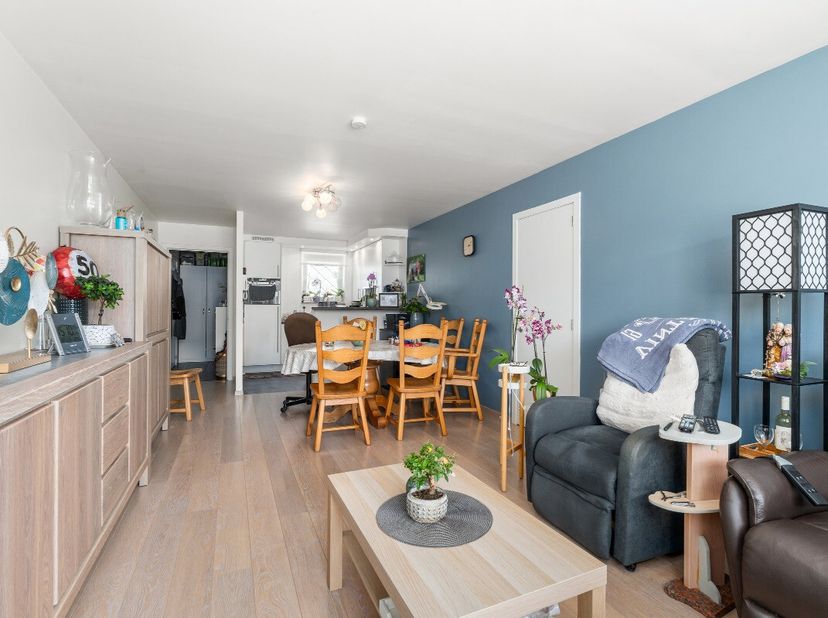 Blankenberge: Instapklaar gelijkvloersappartement met 2 slaapkamers en terras te koop in Blankenberge! Mogelijkheid tot aankoop autostaanplaats in het