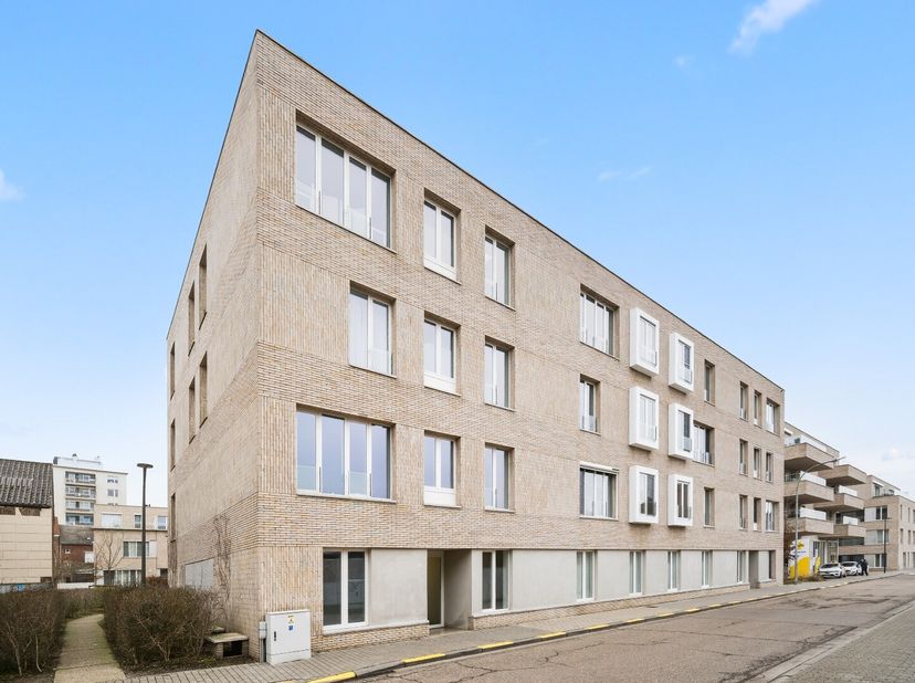 Dit prachtige appartement uit 2020 is een droom die werkelijkheid wordt. Het appartement heeft een ruime woonkamer met veel natuurlijk lichtinval en e