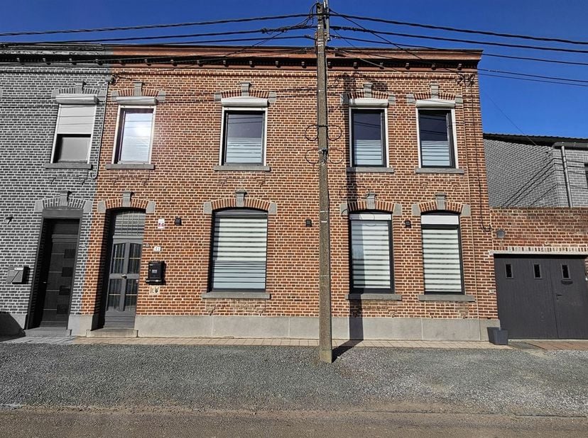 SOUS OPTION - PLUS DE VISITE - Prix: Offre à partir de 320.000 euros, frais d'agence non inclus et à charge de l'acquéreur.<br />
<br />
Grande et j