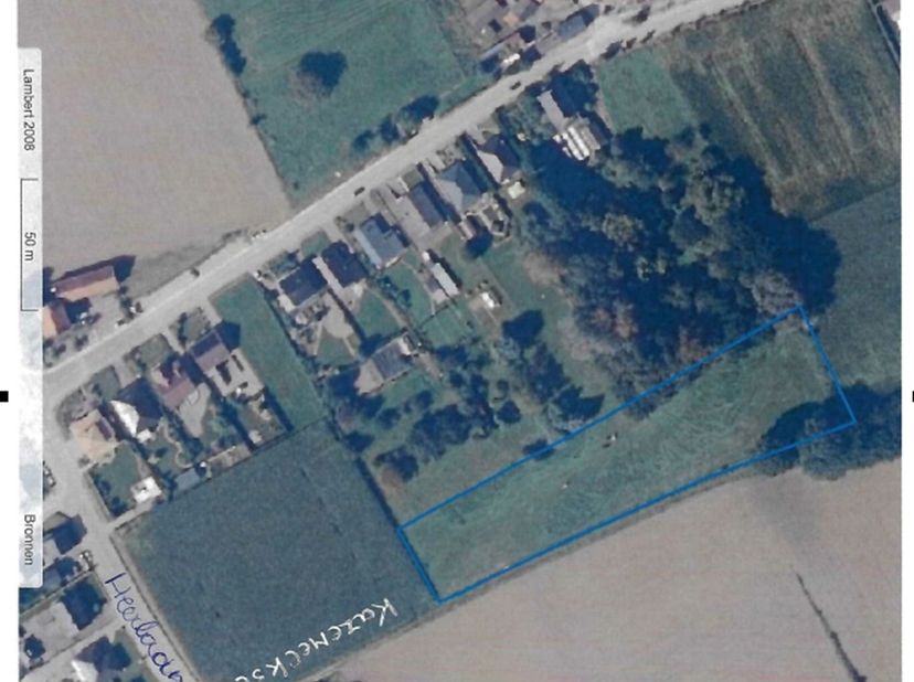 Perceel weide, gelegen aan de Kazemelkstraat in Miskom. Vrij van pacht, kan onmiddellijk in gebruik genomen worden.